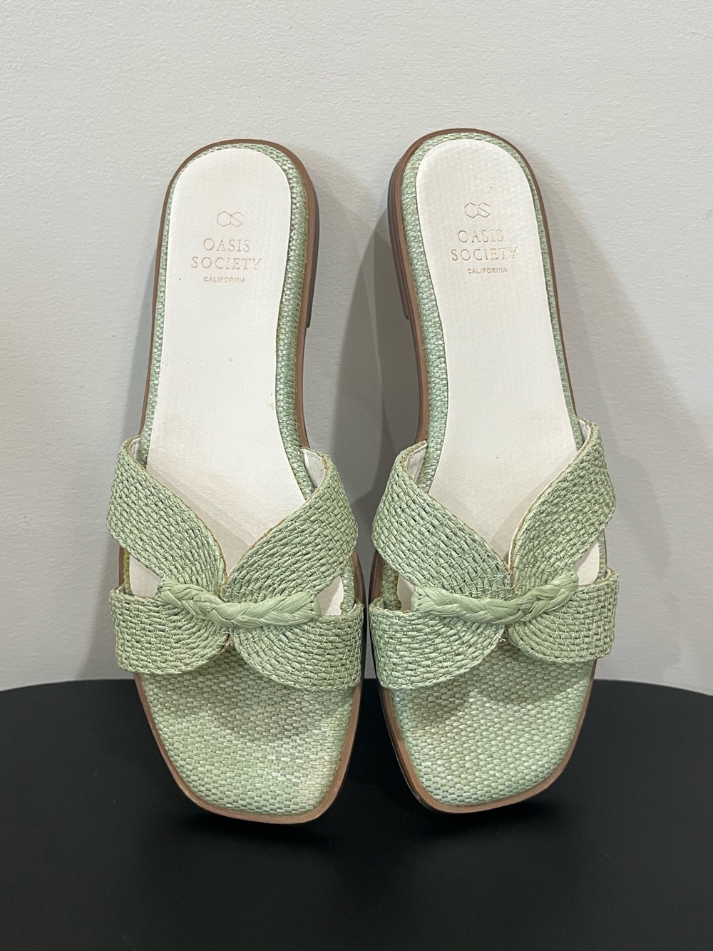 Oasis Society Green Butterfly Strap Sandals